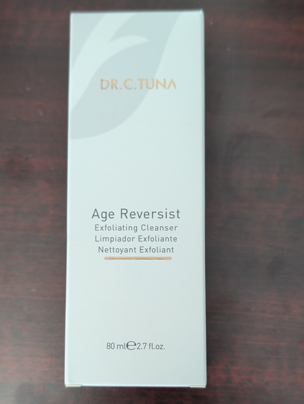 Farmasi Age Reversist Exfoliating Cleanser – white with gold accents